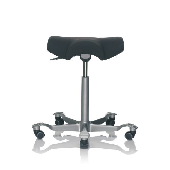 HÅG Capisco 8105 in black with silver base. Front view 